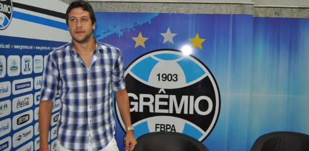 Sorondo visita estádio Olímpico onde atuará pelo Grêmio na temporada de 2012 - Marinho Saldanha/UOL Esporte