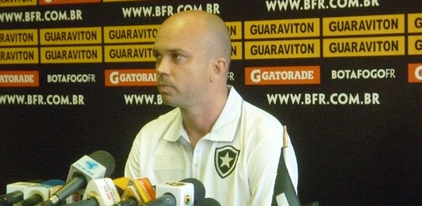 Ricardo Henriques é o responsável pela preparação física dos jogadores do Botafogo - Bernardo Gentile/UOL Esporte