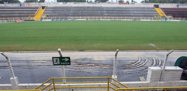Estádio de Piracicaba é um dos oito interditados pela Federação Paulista de Futebol - Mastrangelo Reino/Folhapress