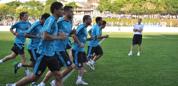 Jogadores do Grêmio se esforçam em treinamento físico em Bento Gonçalves - Marinho Saldanha/UOL Esporte