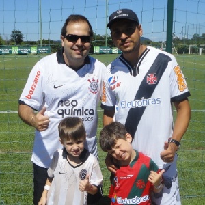 Torcedores do Corinthians e do Vasco acompanharam juntos o treino do clube carioca - Vinicius Castro/UOL Esporte