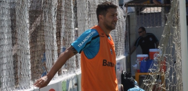 Após pouco tempo, Sorondo fica fora de segundo treinamento com bola do Grêmio - Marinho Saldanha/UOL Esporte