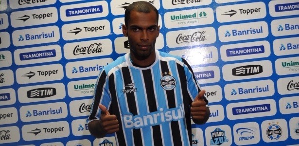 Naldo é apresentado como reforço do Grêmio e lamenta lesão do uruguaio Sorondo  - Marinho Saldanha/UOL Esporte