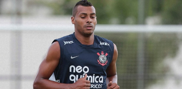 "Sem desmerecer o Vasco, que é grande, mas tem que melhorar muito", diz Élton - Robson Ventura/Folhapress