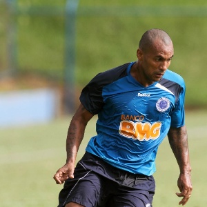 Volante Amaral, que virou titular com Celso Roth, espera que o Cruzeiro mude sua sina em Recife - Washington Alves/VIPCOMM