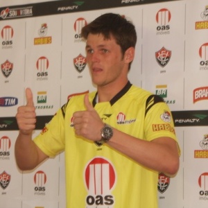 Renan chegou ao clube no início deste ano, não conseguiu se firmar como titular e decidiu ir embora - Site oficial do Vitória