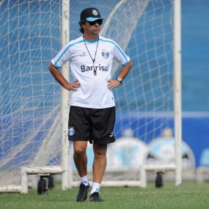 Caio Júnior observa treinamento do Grêmio no estádio Olímpico e pede paciência com a equipe - Edu Andrade/Agência Freelancer