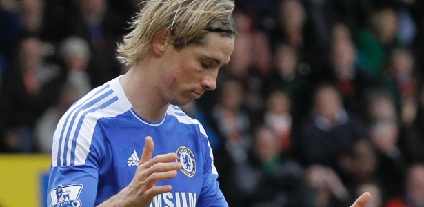 Fernando Torres lamenta uma das várias chances desperdiçadas no empate do Chelsea - AP Photo/Sang Tan