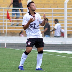 Geovanni faz dancinha para comemorar gol do Corinthians contra o Atlético-PR pela Copinha - FERNANDO CALZZANI/AE/AE