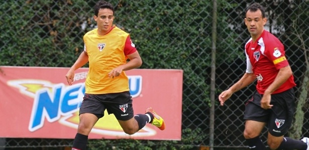 Técnico Mano Menezes elogiou meia Jadson em lançamento da nova camisa do Brasil - Luiz Pires/Vipcomm