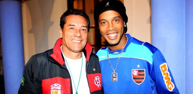 Vanderlei e R10 posaram para foto no último domingo, após treino do Fla em Potosí - Alexandre Vidal/ Fla Imagem