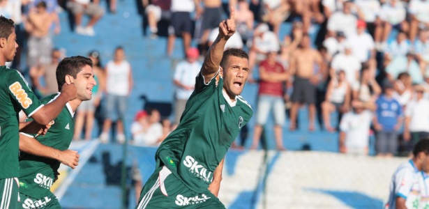 O Palmeiras tem jogado com a camisa sem patrocínio máster neste início de Paulistão - CÉLIO MESSIAS/AE/AE