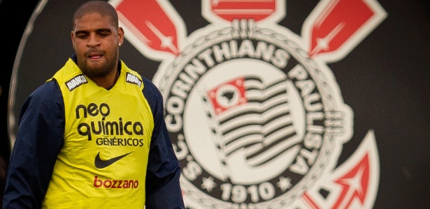 Adriano rescindiu contrato com o Corinthians após passagem apagada - Ricardo Nogueira/Folhapress