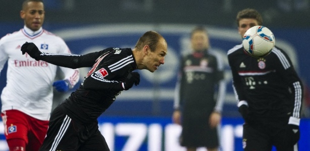 Bayern, do holandês Robben, pressionou o Hamburgo, mas não passou de um empate - JOHN MACDOUGALL/AFP