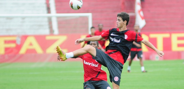 Caso Oscar sofreu uma reviravolta e jogador atuará neste domingo contra o Grêmio - Alexandre Lops/AI Internacional