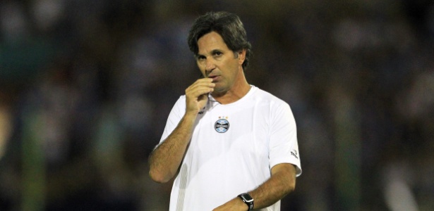 Técnico Caio Jr do Grêmio na partida contra o Ypiranga, no estádio Colosso da Lagoa - Nabor Goulart/Agência Freelancer