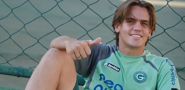 Zagueiro chegou a fazer exames para assinar com o Inter, mas já voltou para Goiânia - Divulgação/Site Rafael Tolói