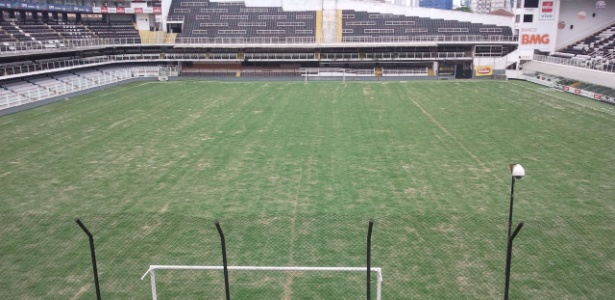 Gramado da Vila estará pronto para o clássico contra o Corinthians, no dia 4 de março - Samir Carvalho/UOL