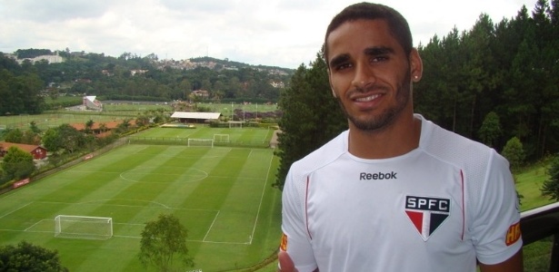 Douglas foi contratado para a lateral direita pelo São Paulo, mas chegou lesionado - Divulgação/saopaulofc.net