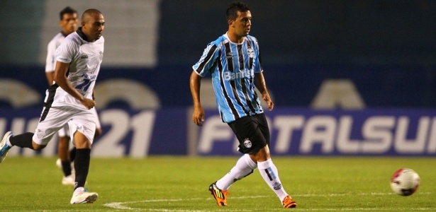 Edílson deve trocar o Grêmio pelo Vasco, mas o clube carioca nega interesse no jogador - Lucas Uebel/Trato.Txt