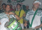 Ídolos do Palmeiras, Marcos e Edmundo tocam bateria em ensaio de escola de samba