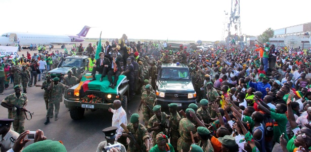 Jogadores de Zâmbia desfilaram em carro aberto após conquistarem título inédito  - AFP PHOTO / JOSEPH MWENDA