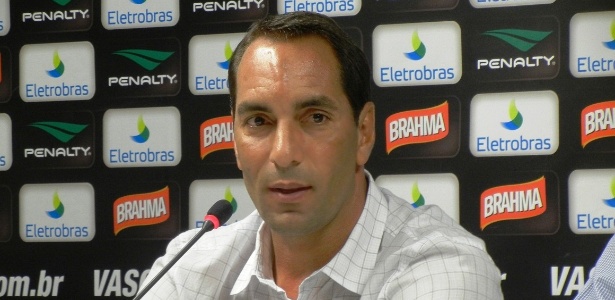 Edmundo se emocionou ao falar sobre sua despedia com a camisa do Vasco - Bernardo Gentile/UOL Esporte