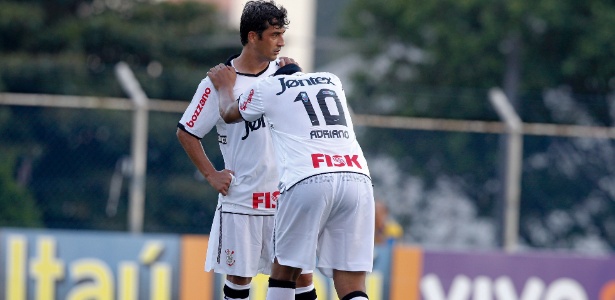 Douglas e Adriano, além de Sheik, devem ser os principais nomes do time no sábado - Rubens Cavallari/Folhapress