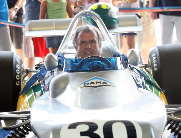 O piloto Wilson Fittipaldi Jr dentro do Primeiro Carro de Formula 1 Brasileiro, o FD-01, em 2007 - Robson Ventura/ Folha Imagem