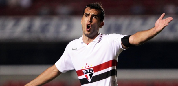 O zagueiro Rhodolfo durante jogo do líder São Paulo contra o Ituano pelo Paulistão - Wagner Carmo/VIPCOMM