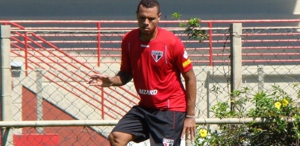 O atacante Luis Fabiano se recupera de lesão na coxa e treinou com seus companheiros - Divulgação/SPFC