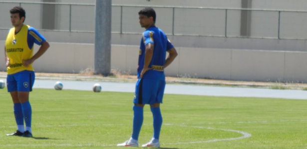 Renato se recuperou de lesão e participou normalmente do treino do Botagoho - Bernardo Gentile/UOL Esporte