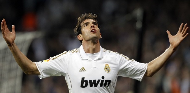 Kaká comemora seu gol na goleada do Real Madrid sobre o Espanyol - REUTERS/Susana Vera