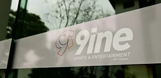 Logotipo da empresa de publicidade e marqueting esportivo de Ronaldo, a 9ine - Eduardo Knapp/Folhapress - Eduardo Knapp/Folhapress