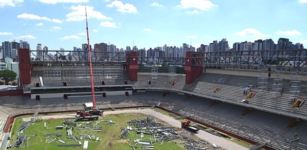 Obras de retirada da cobertura da Arena da Baixada estão quase concluídas