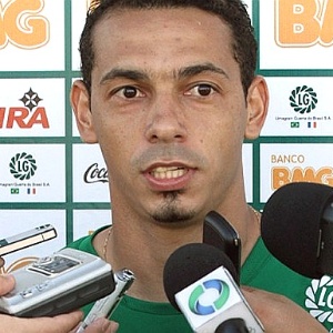 Atacante Roberto pode ser desfalque do Coritiba no primeiro jogo da decisão da Copa do Brasil - Divulgação/Coritiba 