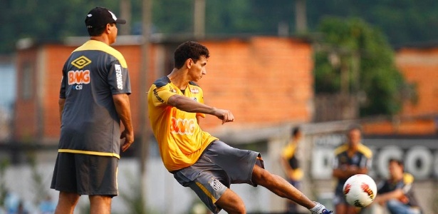 Paulo Henrique Ganso não treinou nesta sexta-feira, pois ficou fazendo reforço muscular - Divulgação/Santos FC