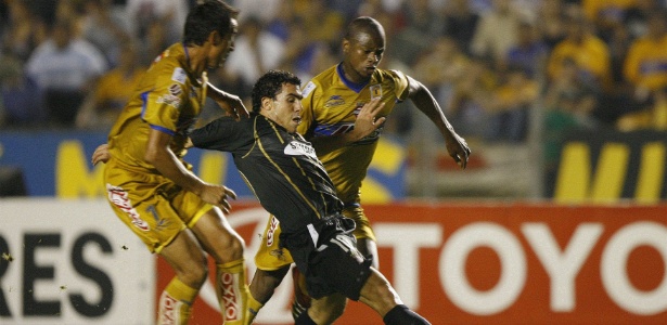 Em 2006, time de Tevez perdeu no México pela Libertadores e manteve jejum - AP Photo/Claudio Cruz