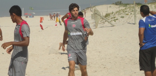 Juninho treina pela manhã na Praia da Barra da Tijuca: disposição nos treinamentos - Vinicius Castro/ UOL Esporte
