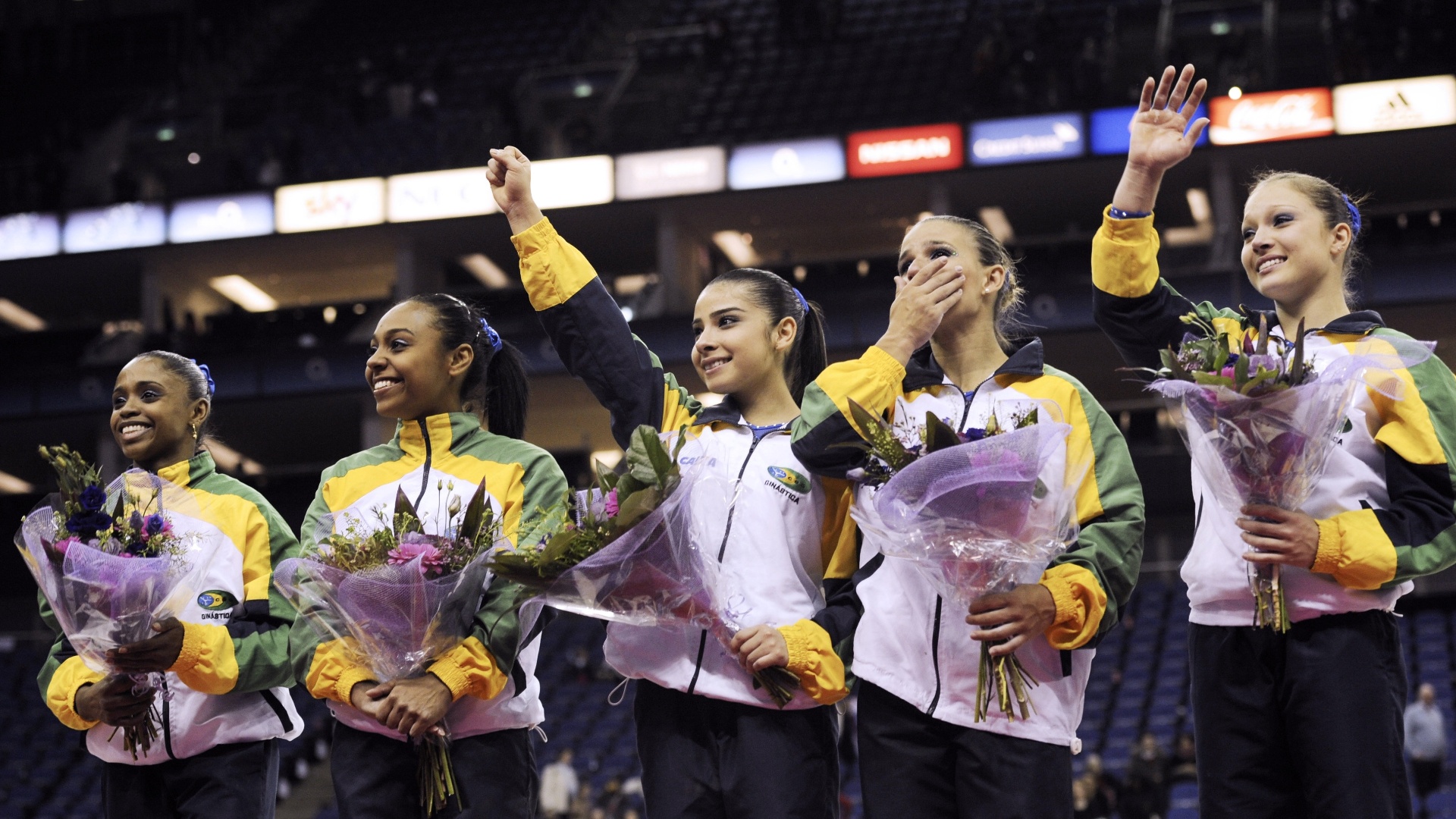 Equipe brasileira de ginástica comemora a classificação para a Olimpíada de Londres-2012 (11/01/2012)