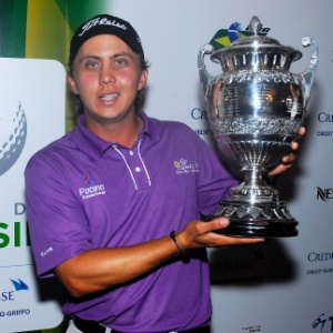 O colombiano Oscar Alvarez foi o grande campeão do Aberto de Golfe do Brasil - Zeca Resendes