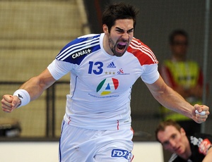 Nikola Karabatic comemora gol da França contra a Alemanha. Equipe mostrou força diante dos campeões mundiais de 2007 e segue invicta no Mundial dehandebol