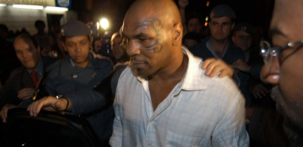 Tyson é escoltado pela PM de São Paulo na noite de suposta agressão a cinegrafista