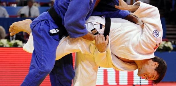 Brasileiro Leandro Cunha vence luta contra o armênio Armen Nazaryan pela categoria até 66 kg do Mundial de Paris (23/08/2011)