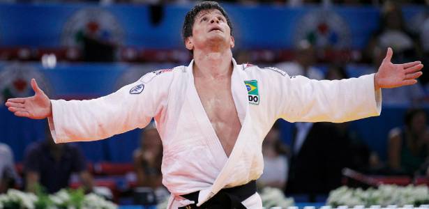 Leandro Cunha perde a medalha de ouro no Mundial de Paris pela categoria até 66 kg - Yves Herman/Reuters