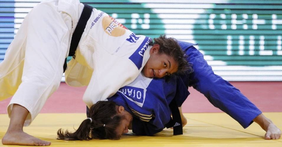 Sarah Menezes vence luta contra a espanhola Oiana Blanco pela categoria até 48 kg do Mundial de Paris (23/08/2011)