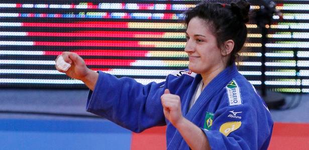 Mayra Aguiar comemora a medalha de bronze nos 78kg do Mundial de Paris  - Yves Herman/Reuters