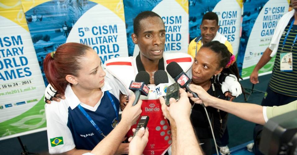 Diogo Silva conversa com a imprensa após conquista nos Jogos Militares