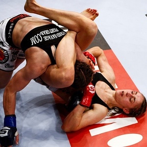 http://esporte.uol.com.br/lutas/vale-tudo/ultimas-noticias/2011/03/03/toquinho-se-recupera-com-finalizacao-no-ufc-live-tavares-e-nocauteado.jhtm