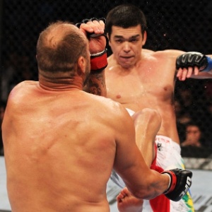 Lyoto foi o responsável pela única derrota sofrida por Evans, em maio de 2009, no UFC 98 - Divulgação/UFC